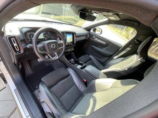 Volvo XC40 R-DESIGN INTELLI SAFE PRO GEARTRONIC RECHARGE 1.5 T5 Twin-Engine PLUG-IN-HYBRID 60 + 132кВ