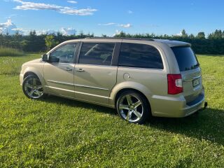 Chrysler Town & Country 3.6 211кВ