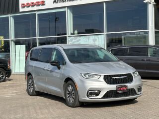 Chrysler Pacifica Select NEW 3.6 V6 Pentastar 162kW