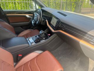 Volkswagen Touareg R Line 3.0 210кВ