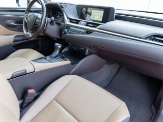 Lexus ES 300h 2.5 131kW
