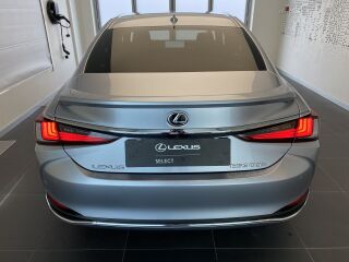 Lexus ES 300h Limited Edition 2.5 131кВ