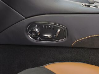 Aston Martin DBS V12 533kW