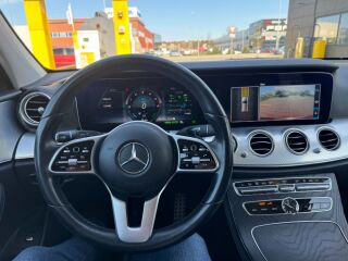 Mercedes-Benz E 300 2.0 143kW