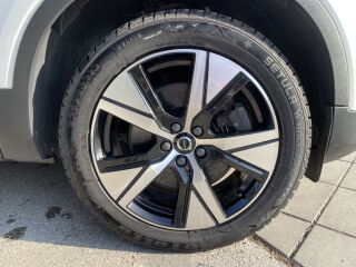 Volvo XC40 R-DESIGN INTELLI SAFE PRO GEARTRONIC RECHARGE 1.5 T5 Twin-Engine PLUG-IN-HYBRID 60 + 132kW