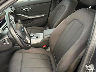 BMW 330 2.0 135kW