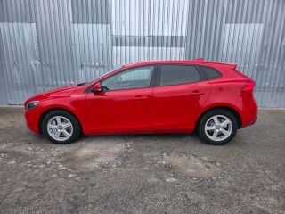 Volvo V40 Luxury Passion Red Solid 2.0 D3 110kW