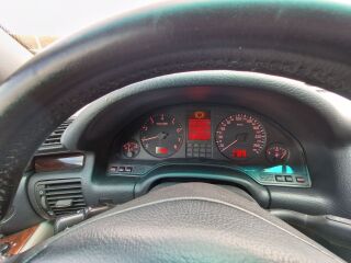 Audi A8 QUATTRO 4X4 3.7 V8 169kW