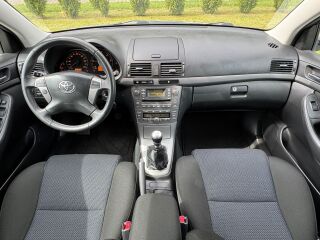 Toyota Avensis LINEA SOL 2.2 D-4D D-CAT