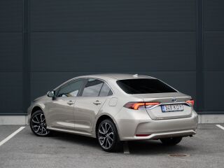 Toyota Corolla Luxury Plus 1.8 72kW