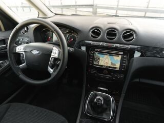 Ford Galaxy GHIA 2.0 103kW