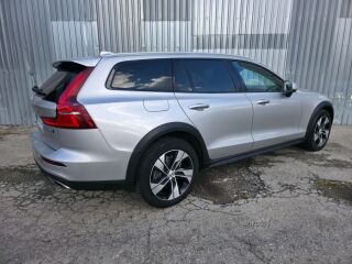 Volvo V60 Cross Country Cross Country Pro AWD 2.0 145кВ