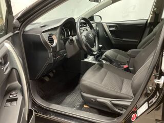 Toyota Auris 1.6 97kW