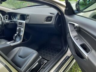 Volvo V60 Cross Country 2.4 140кВ