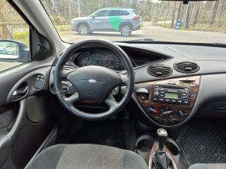 Ford Focus Ghia 1.6 74kW
