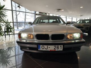 BMW 735 3.5 R6 173kW