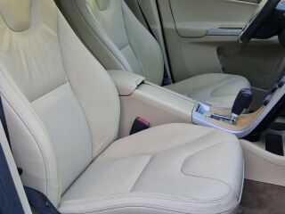 Volvo XC60 Summum AWD MY2012 2.4 D5 158kW