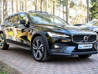 Volvo V60 Cross Country MY24 ULTIMATE BRIGHT Xenium Full 2.0 B4 MHEV Kerghübriid Polestar 145кВ