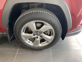 Toyota RAV4 Luxury Plus 2.5 131кВ