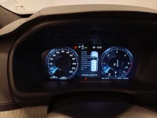 Volvo XC90 AWD B5 KERS 7K 2.0 173kW