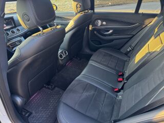 Mercedes-Benz E 300 AMG / Pano / Burmester / AIRMATIC 2.0 225kW
