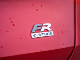 SEAT Leon Plug In Hybrid  FR-Package  Desire Red 150kW