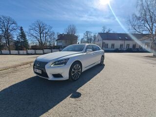 Lexus LS 600h Long Ottoman pakett 5.0 V8 290kW