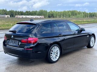 BMW 530 d xDrive Touring Luxury Edition 3.0 TwinPower Turbo 190kW