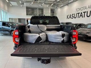 Toyota Hilux Legend 2.8 150кВ