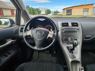 Toyota Auris Linea Sol 1.6 91кВ