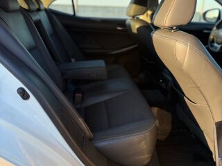 Lexus IS 300h 2.5 133kW