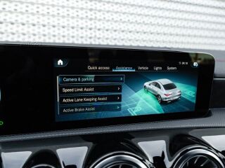 Mercedes-Benz CLA 180 180 AMG line 1.3 100kW