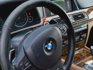 BMW 750 M-Sport 4.4 V8 330kW