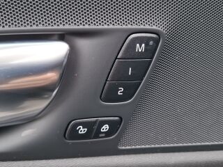 Volvo XC60 R-DESIGN 2.0 145kW