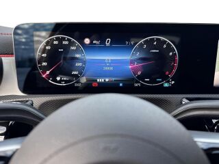 Mercedes-Benz CLA 220 4matic AMG pakett 2.0 140kW