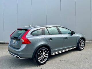 Volvo V60 Cross Country AWD Summum 2.4 D4 140кВ