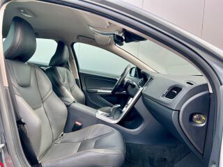 Volvo V60 Cross Country AWD Summum 2.4 D4 140кВ