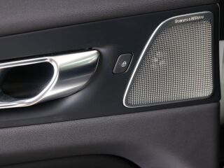 Volvo XC60 AWD ULTRA DARK LUXURY XENIUM FULL 2.0 T6 Long Range Plug-In-Hybrid 293kW
