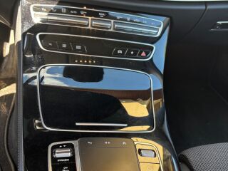 Mercedes-Benz E 300 2.0 143kW