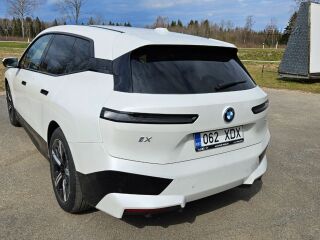 BMW iX xDrive 40 Sportpakett 240kW