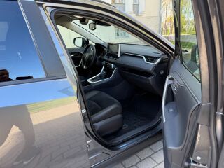 Toyota RAV4 Luxury Plus 2.0 129кВ
