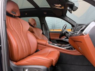 BMW X7 M60 xDrive 4.4 390кВ