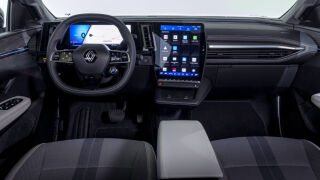 Renault Scenic E-Tech maastur
