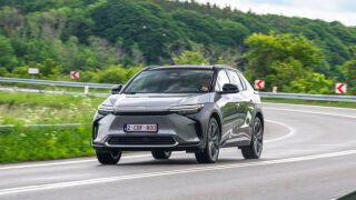 Toyota bZ4X maastur