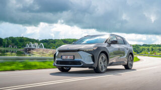Toyota bZ4X maastur