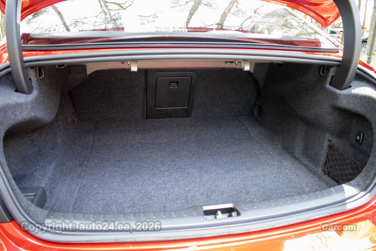 Volvo S60 AWD DARK R-Design Intelli SAFE PRO Wntr PRO 2.0 B5 MHEV KERS Kerghübriid 184 kW