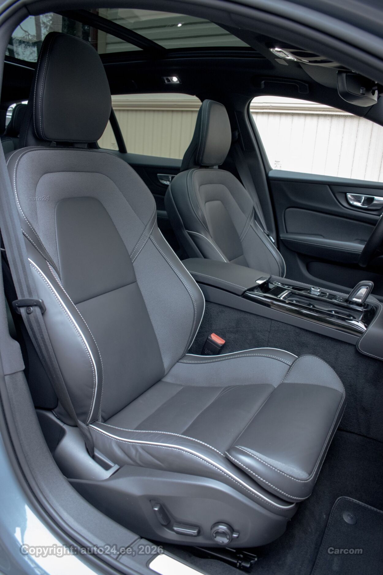 Volvo V60 AWD DARK R-Design Intelli Safe Xenium Wntr 2.0 T6 Recharge Plug-In Long Range 293 kW