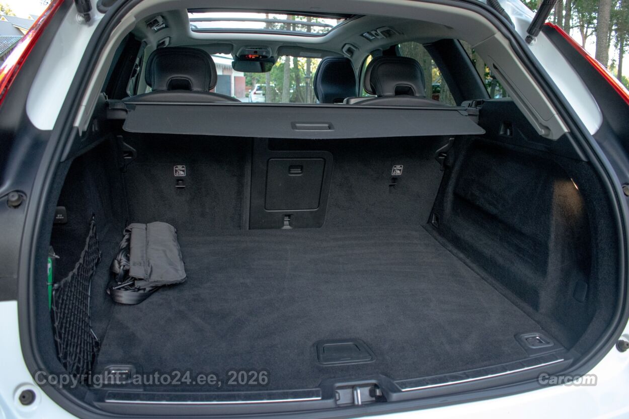 Volvo XC60 AWD Inscription Intelli Safe PRO Sky Wntr 2.0 B4 AWD KERS MHEV Kerghübriid 145 kW