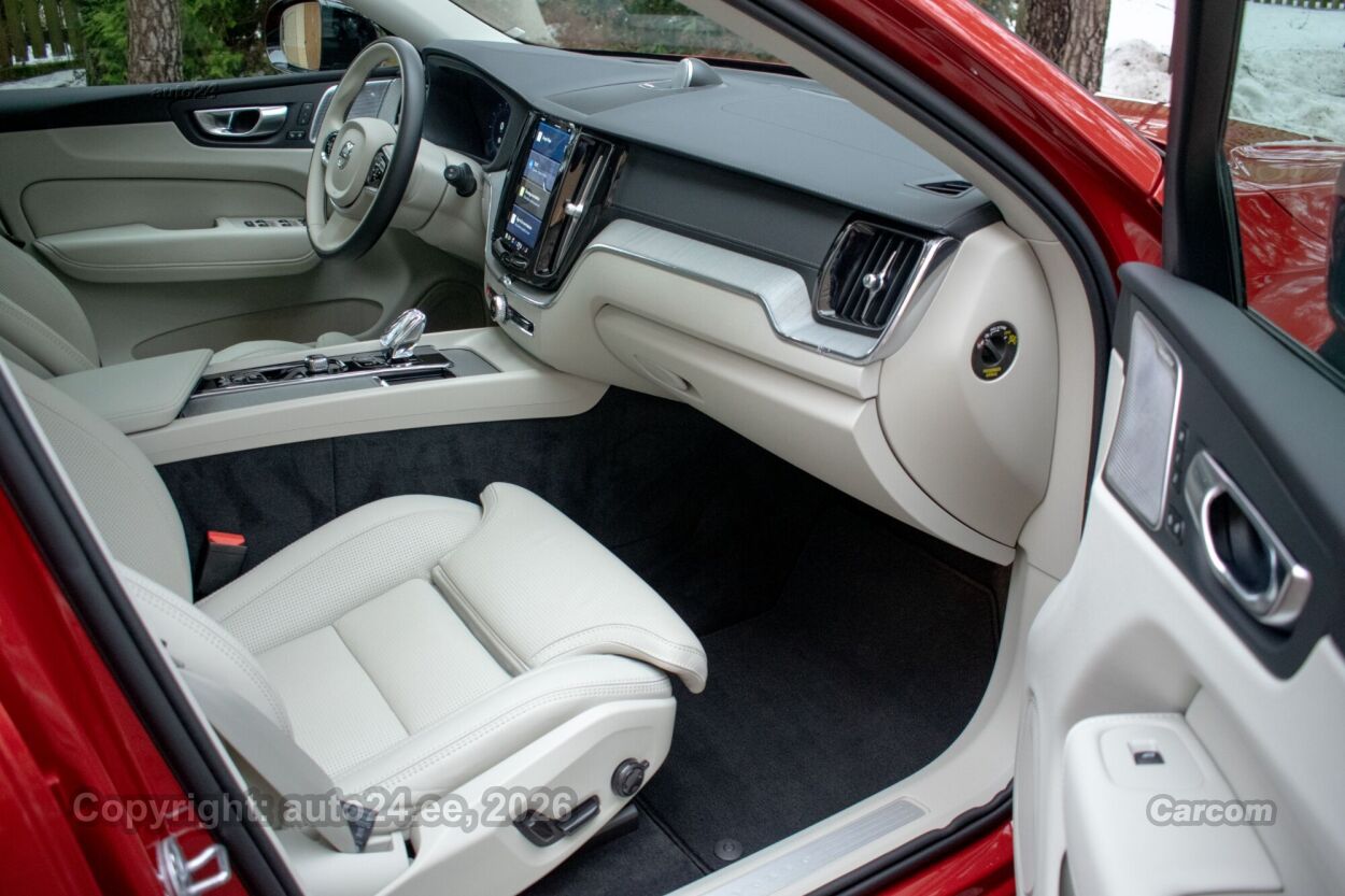 Volvo XC60 MY24 Ultimate DARK Xenium Intelli PRO Wntr 2.0 B4 AWD MHEV Kerghübriid 145 kW