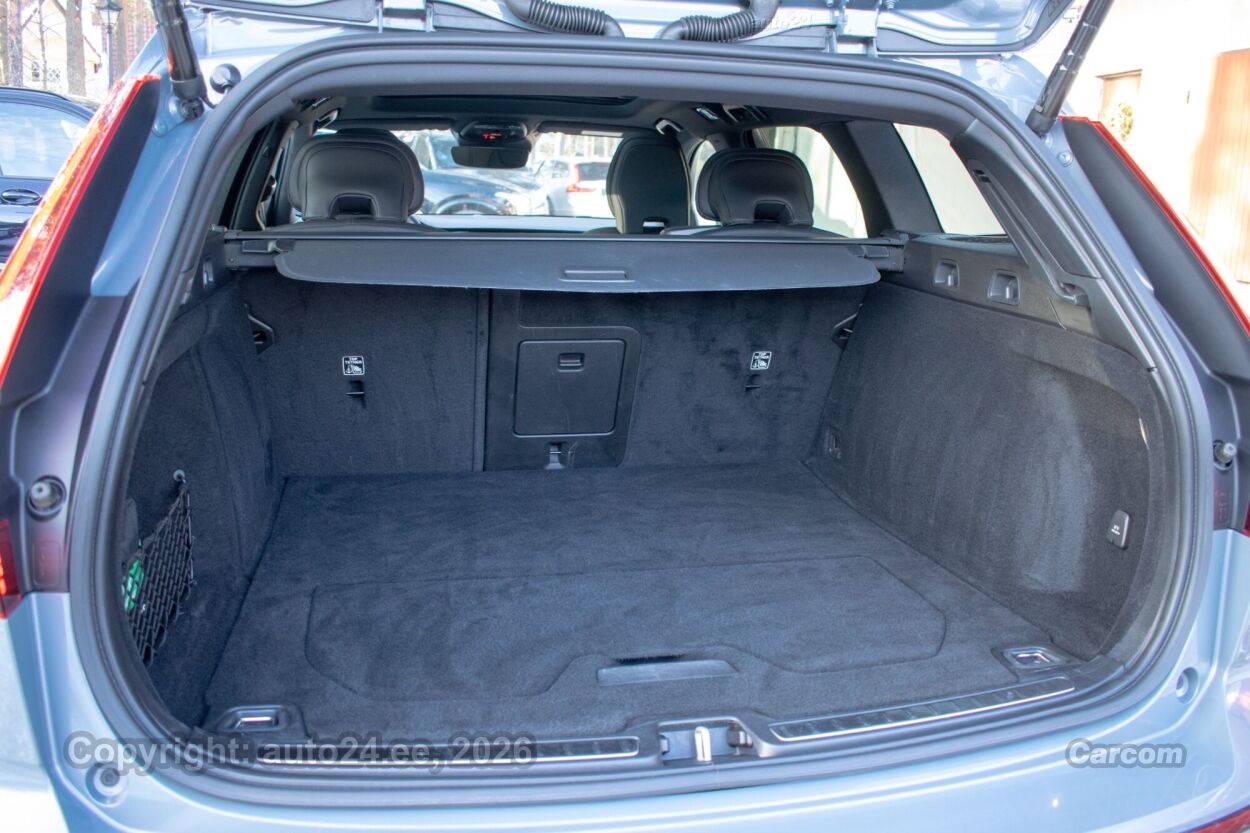 Volvo V60 AWD DARK R-Design Intelli Safe Xenium Wntr 2.0 T6 Recharge Plug-In Long Range 293 kW